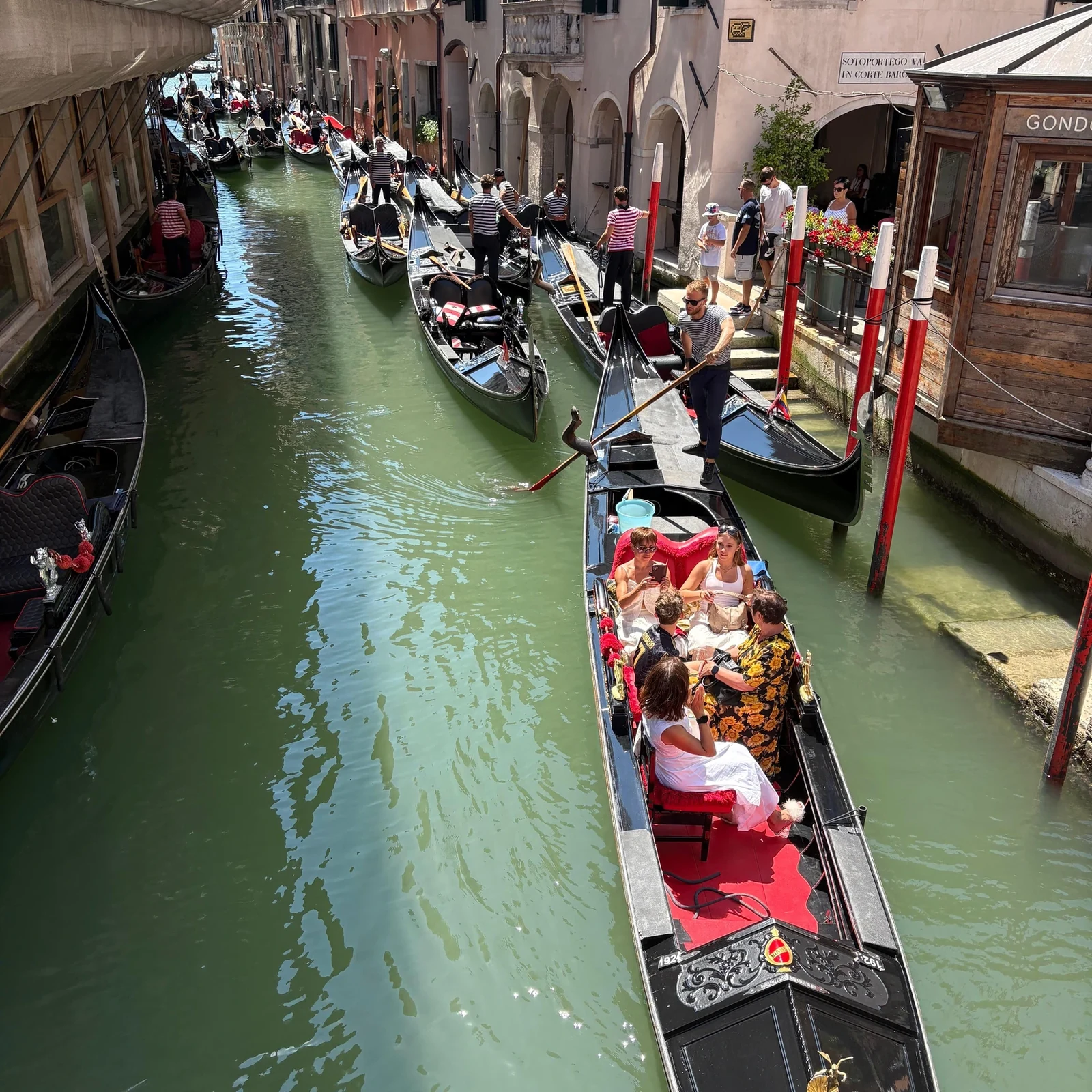 Venedig in einer gemeinsam genutzten Gondel erleben