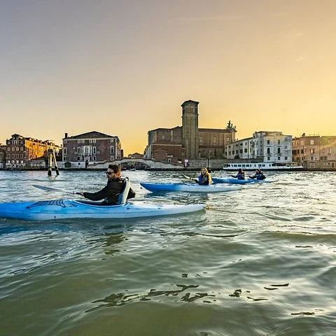 Venise en kayak au coucher du soleil