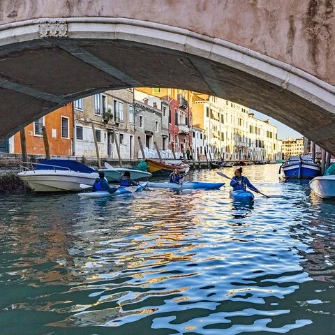 Venise en kayak au coucher du soleil