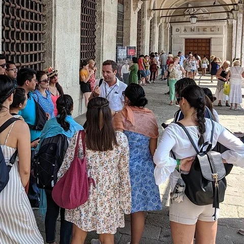 Venecia a pie, con su historia como hilo conductor