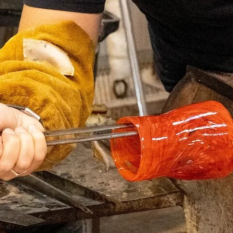 Probiere Glasblasen auf Murano aus