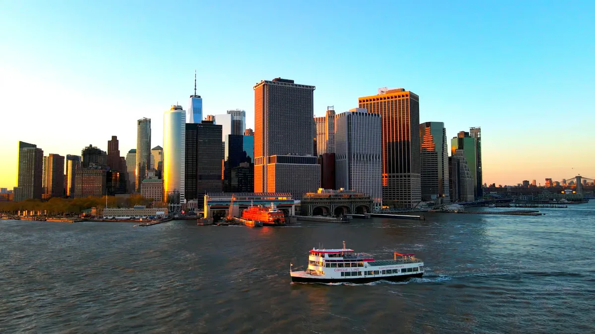 Paseo en barco al atardecer a la Estatua de la Libertad