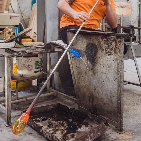 Entra en una fábrica de vidrio de Murano