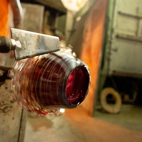 Entra en una fábrica de vidrio de Murano