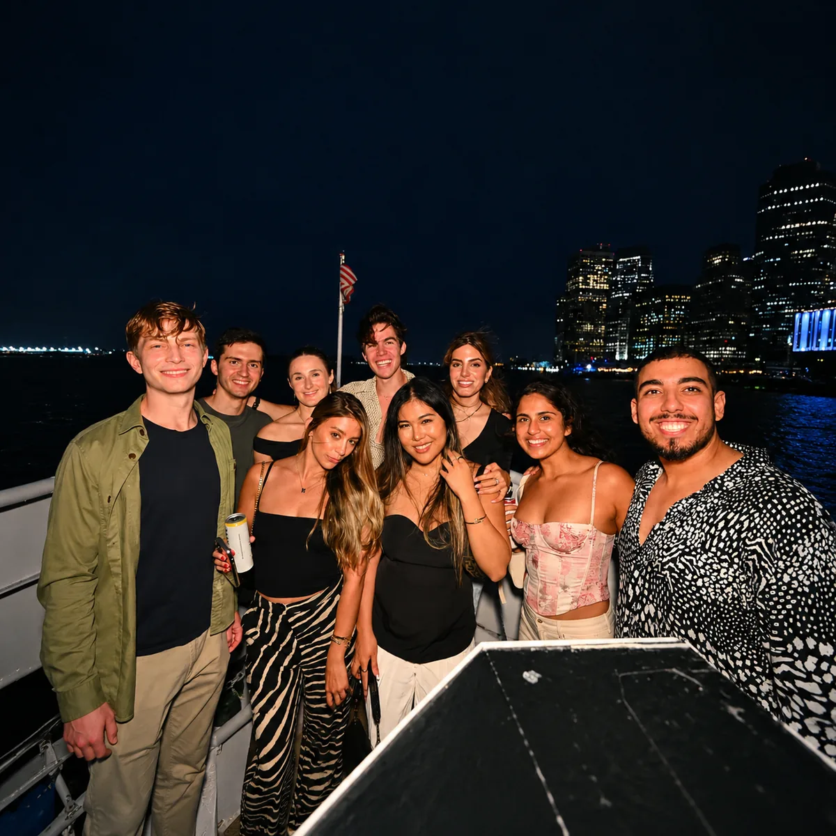 Crucero del 4 de julio en Nueva York con fuegos artificiales, buffet y barra libre