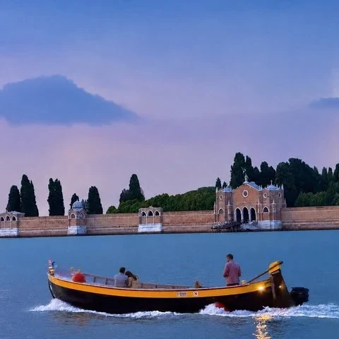 Venedig im Bragozzo bei Sonnenuntergang