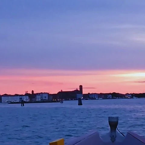 Venedig im Bragozzo bei Sonnenuntergang