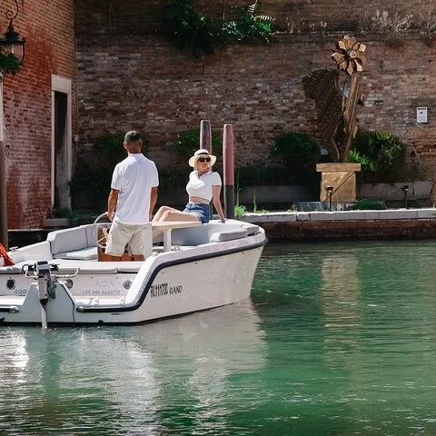 Venedig im Elektroboot und in kleiner Gruppe erleben