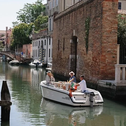 Venedig im Elektroboot und in kleiner Gruppe erleben