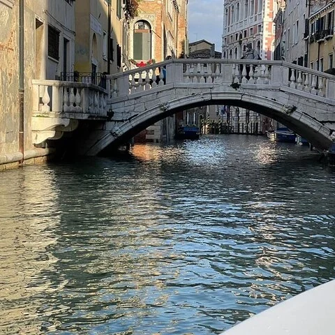 Venise en bateau électrique, en petit groupe
