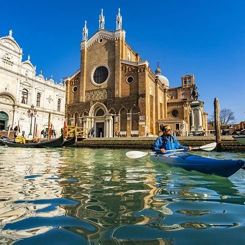Venedig vom Kajak aus erleben: Paddeln und Kultur