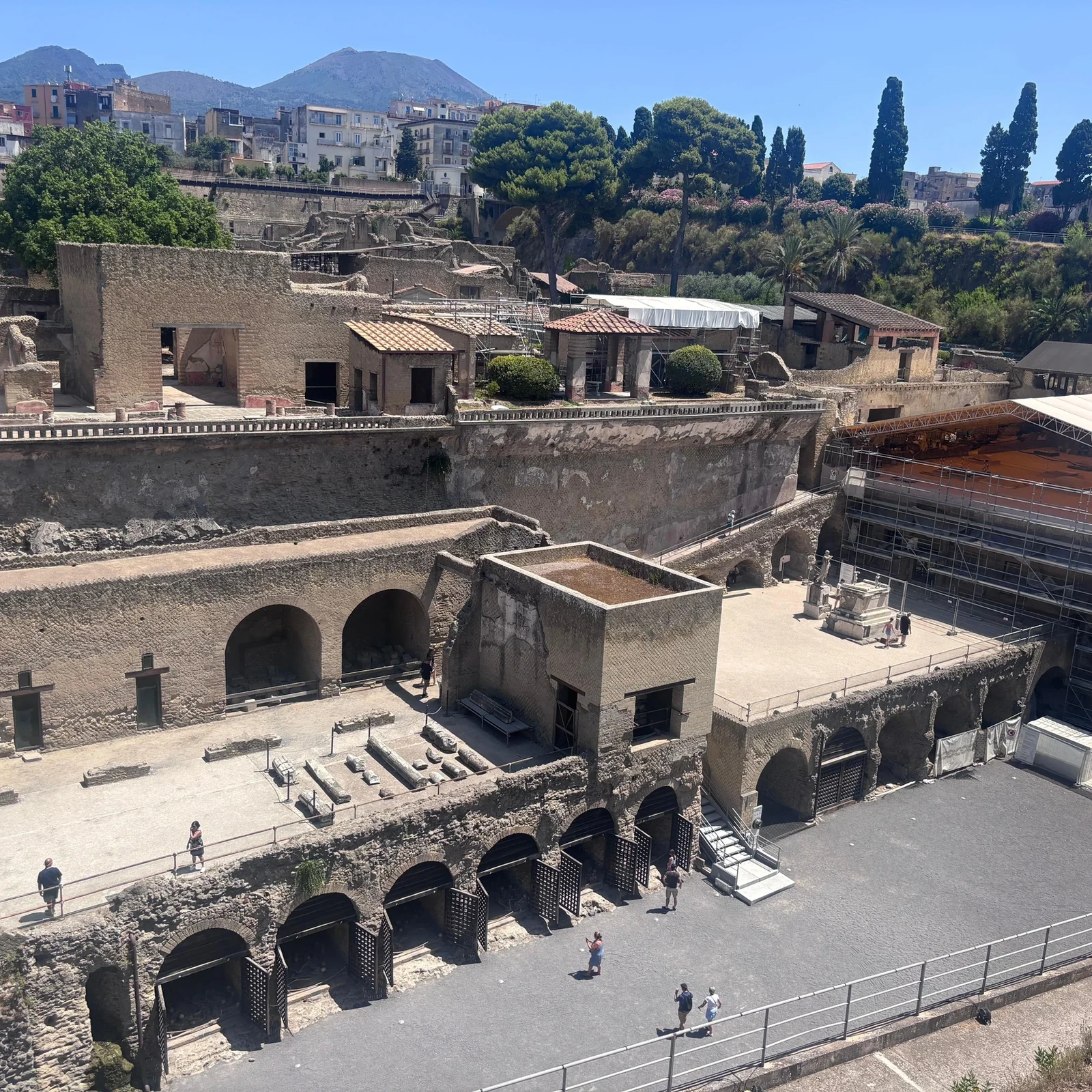 Comprendre Herculanum en parcourant ses ruines avec un archéologue