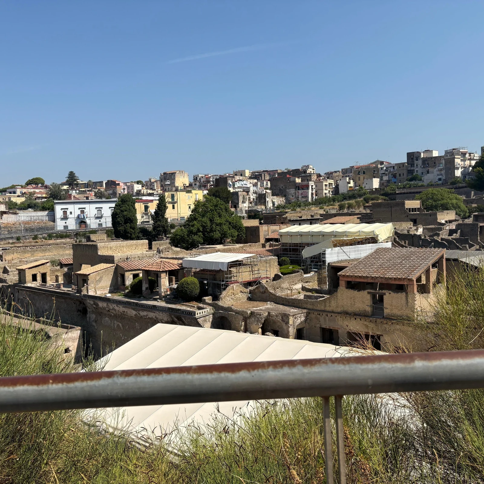 Comprendre Herculanum en parcourant ses ruines avec un archéologue