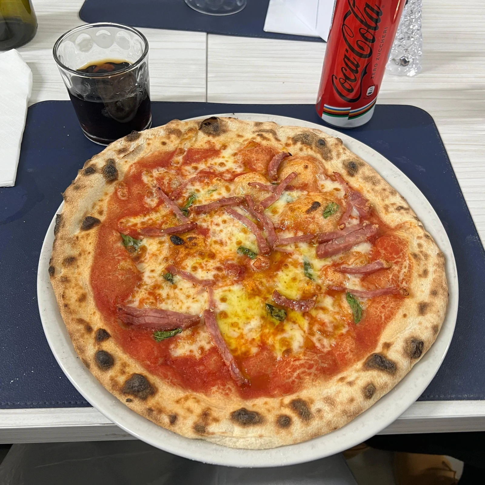 Mach deine eigene Pizza in Neapel – und das Tiramisù dazu