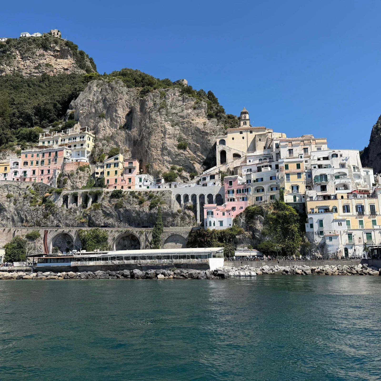 Amalfi und Positano vom Meer aus erreichen und selbst erkunden