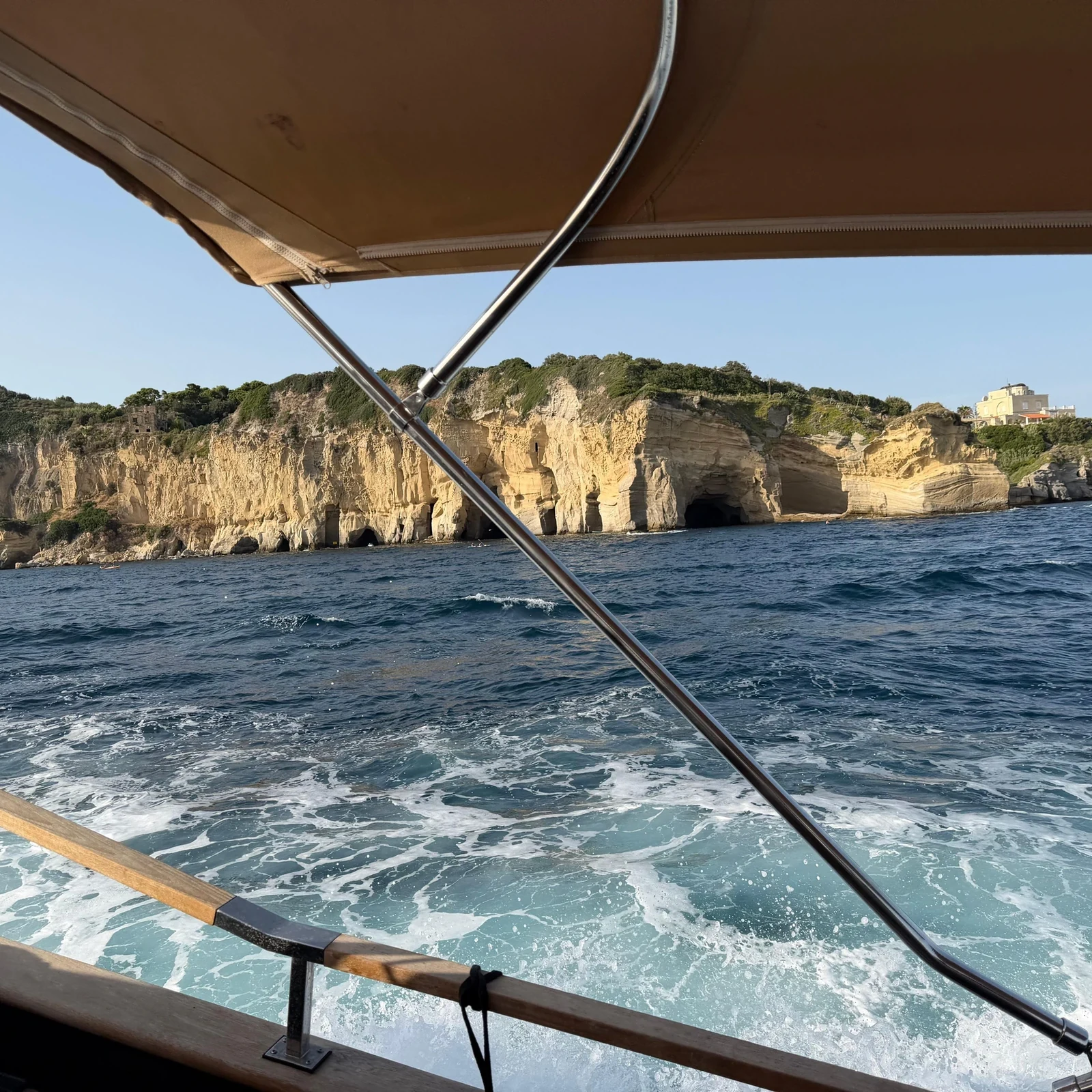La côte de Naples au coucher du soleil, avec apéritif à bord