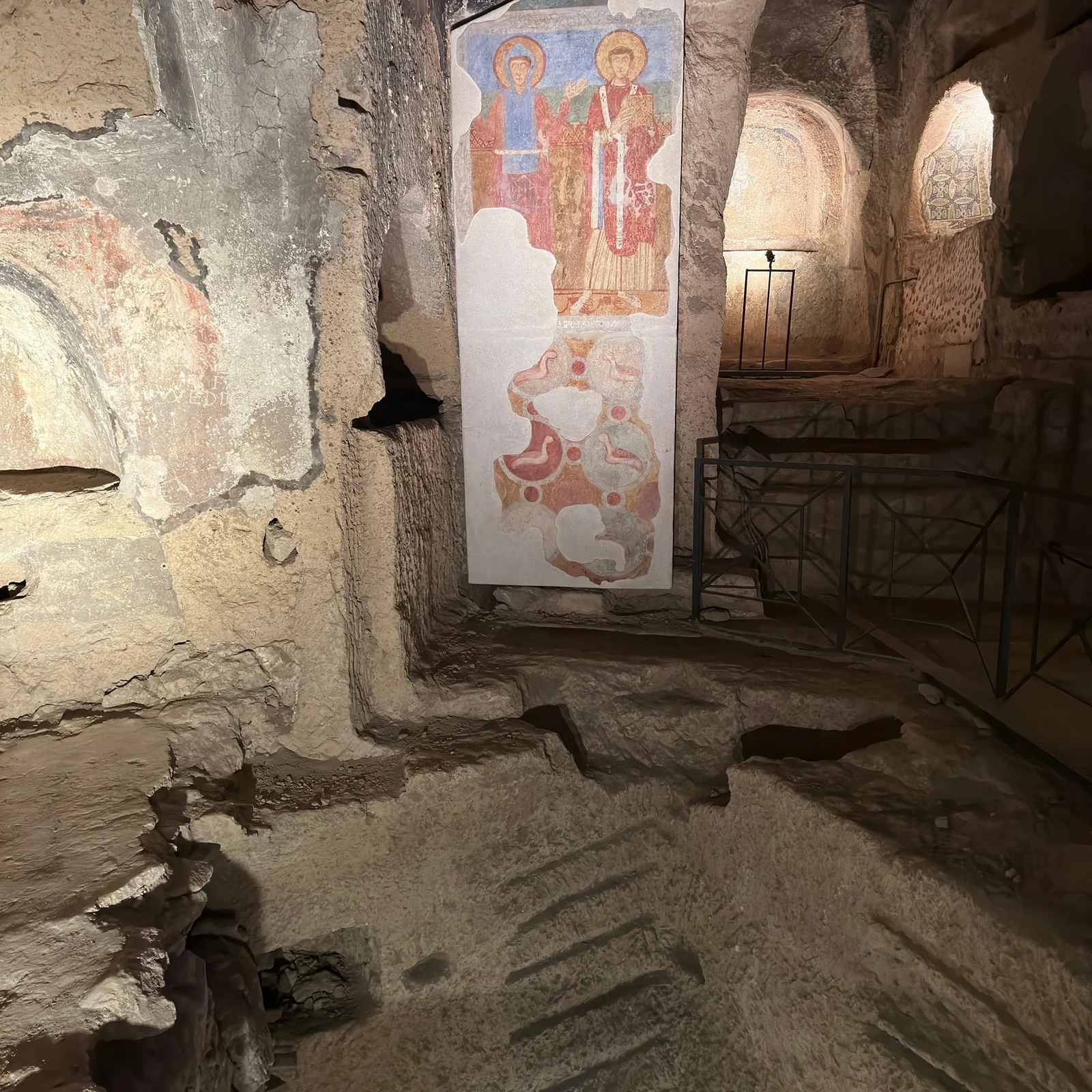 Katakomben, Basiliken und Viertelgeschichte auf Neapels Holy Mile