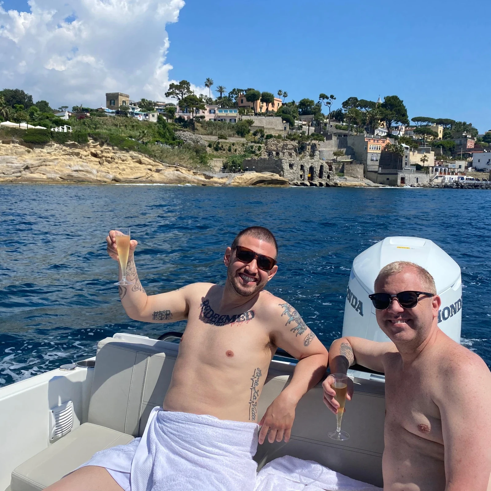 Die Posillipo-Küste vom Boot aus erleben