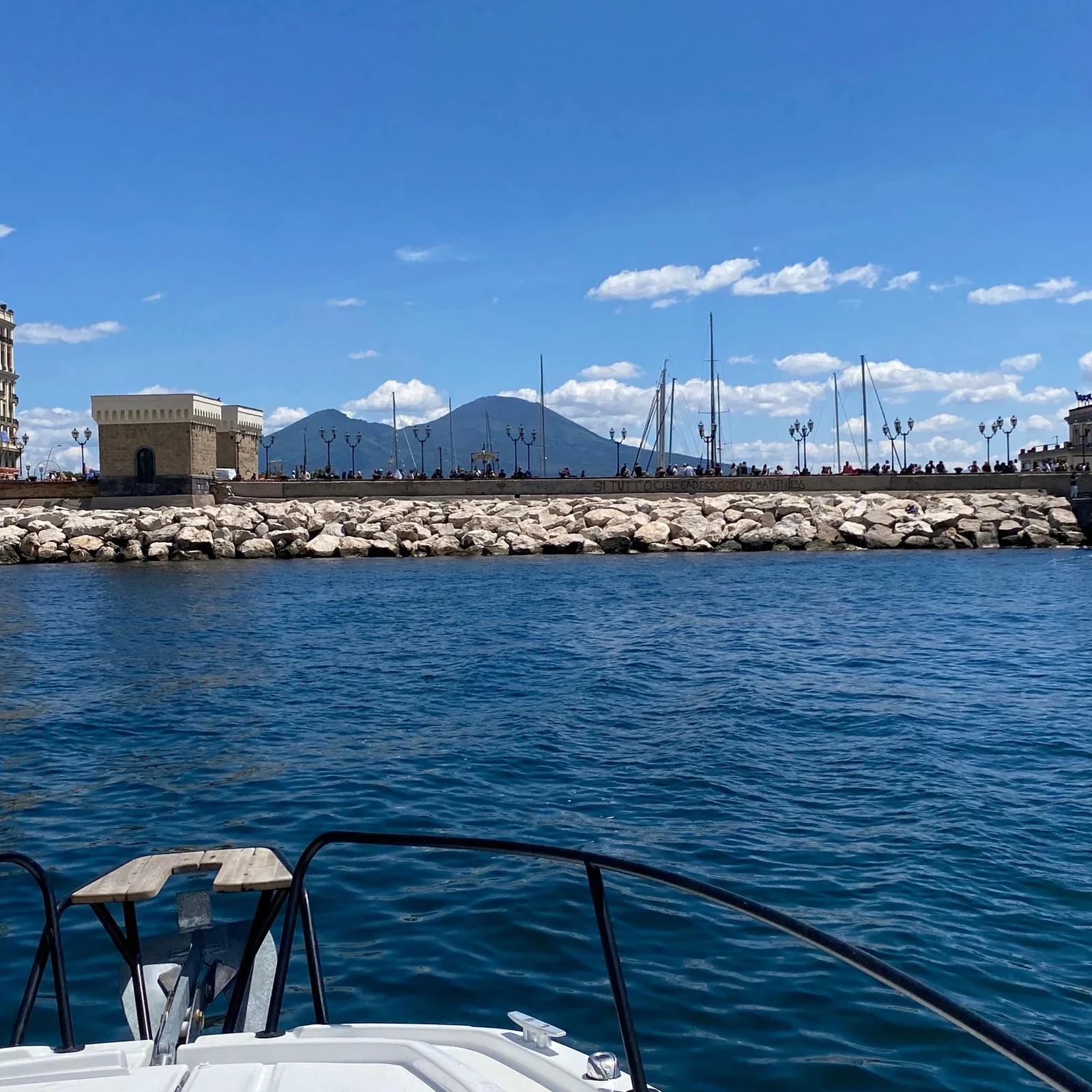 Die Posillipo-Küste vom Boot aus erleben