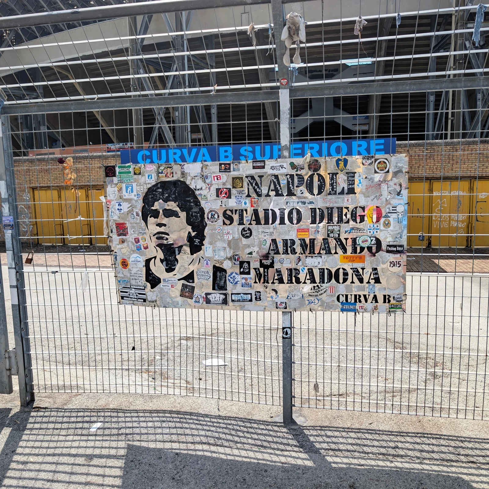 Entdecke Maradonas Verbindung zu Neapel rund um das Stadion