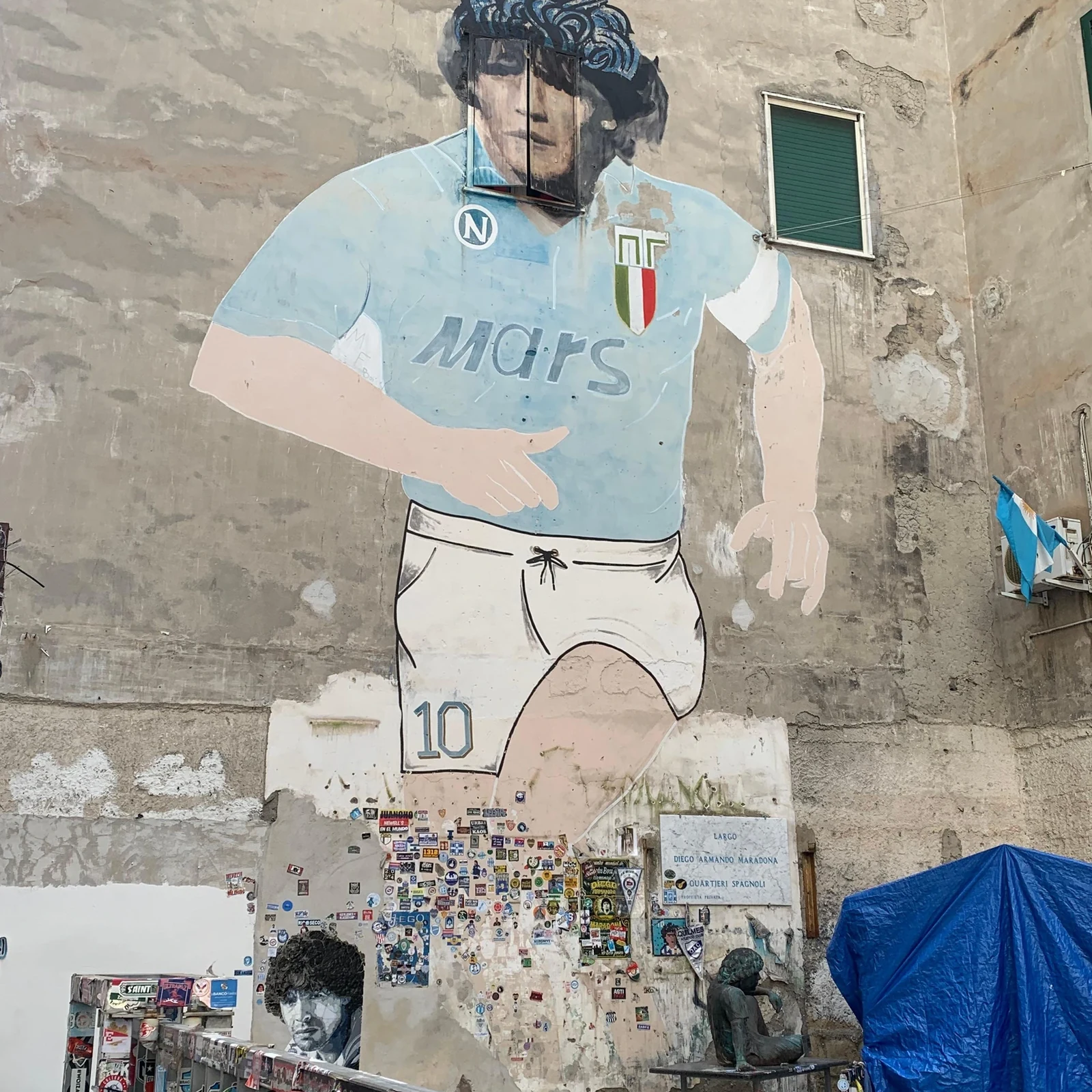 Naples au fil des fresques, des ruelles et du marché