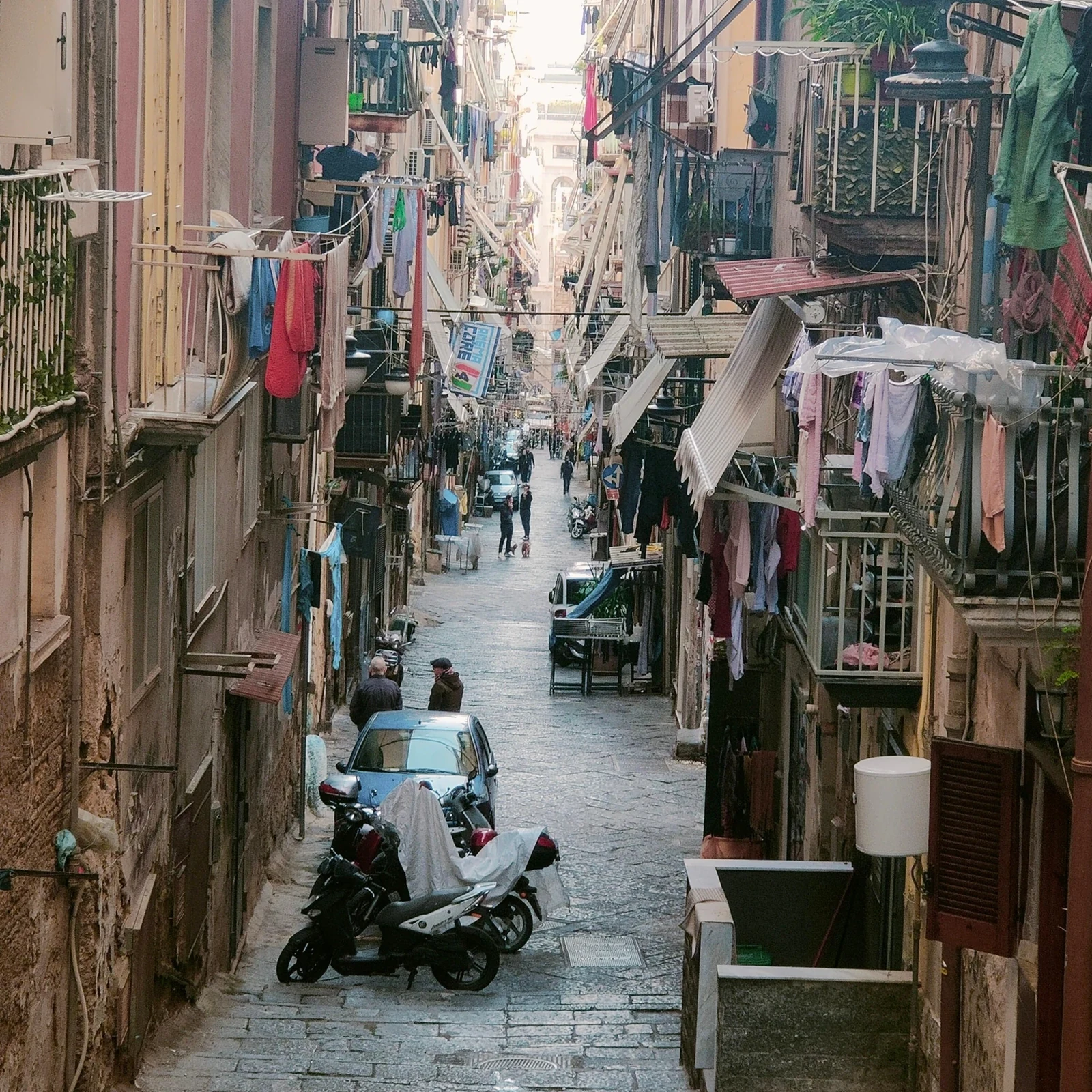 Naples au fil des fresques, des ruelles et du marché
