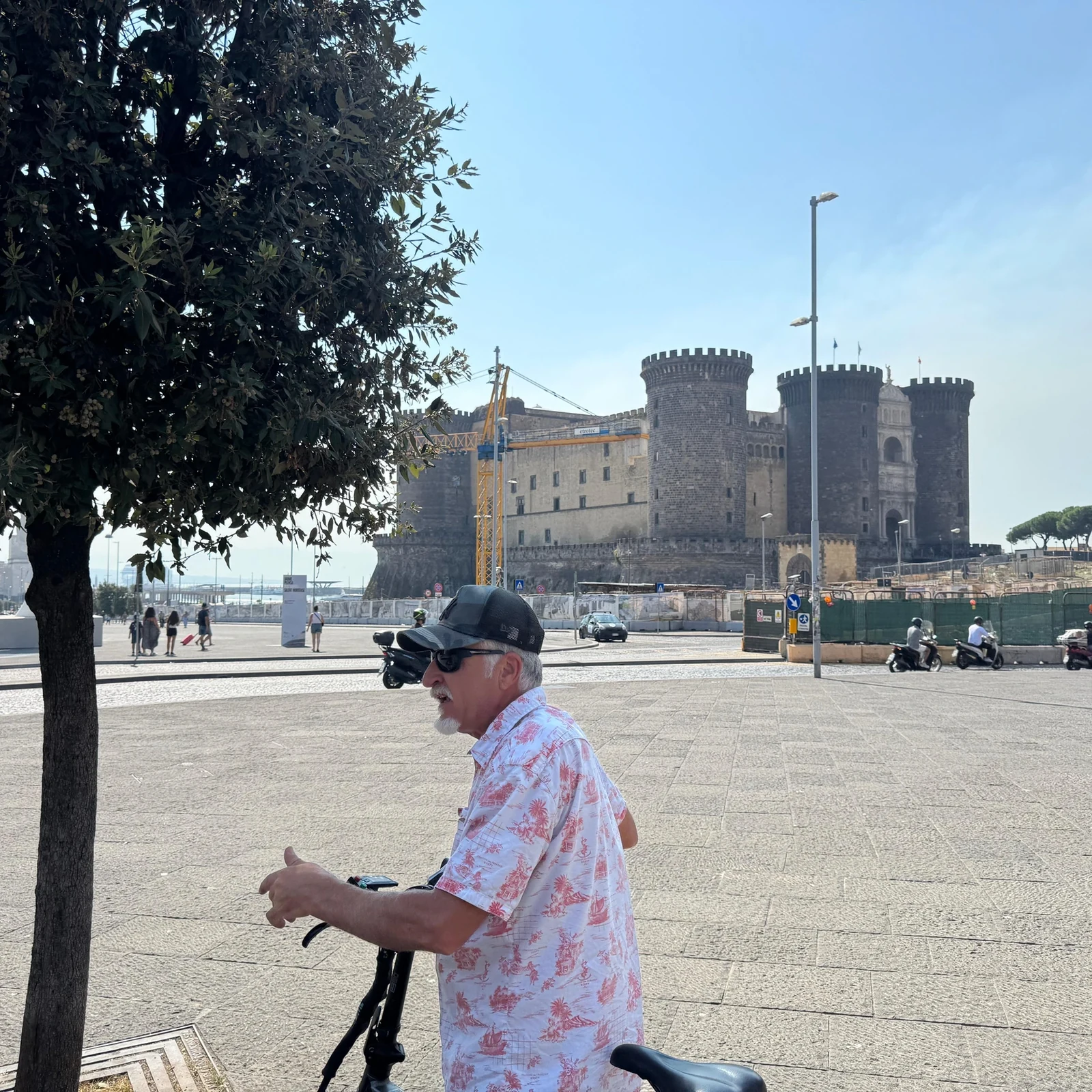 Du centre de Naples au bord de mer, à vélo avec un guide