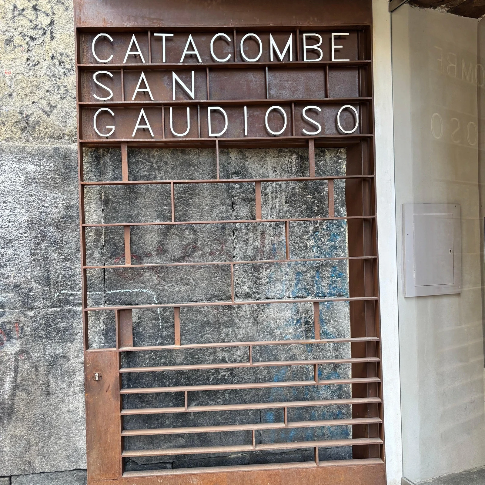 Comprenez l'histoire conservée dans les catacombes de San Gaudioso