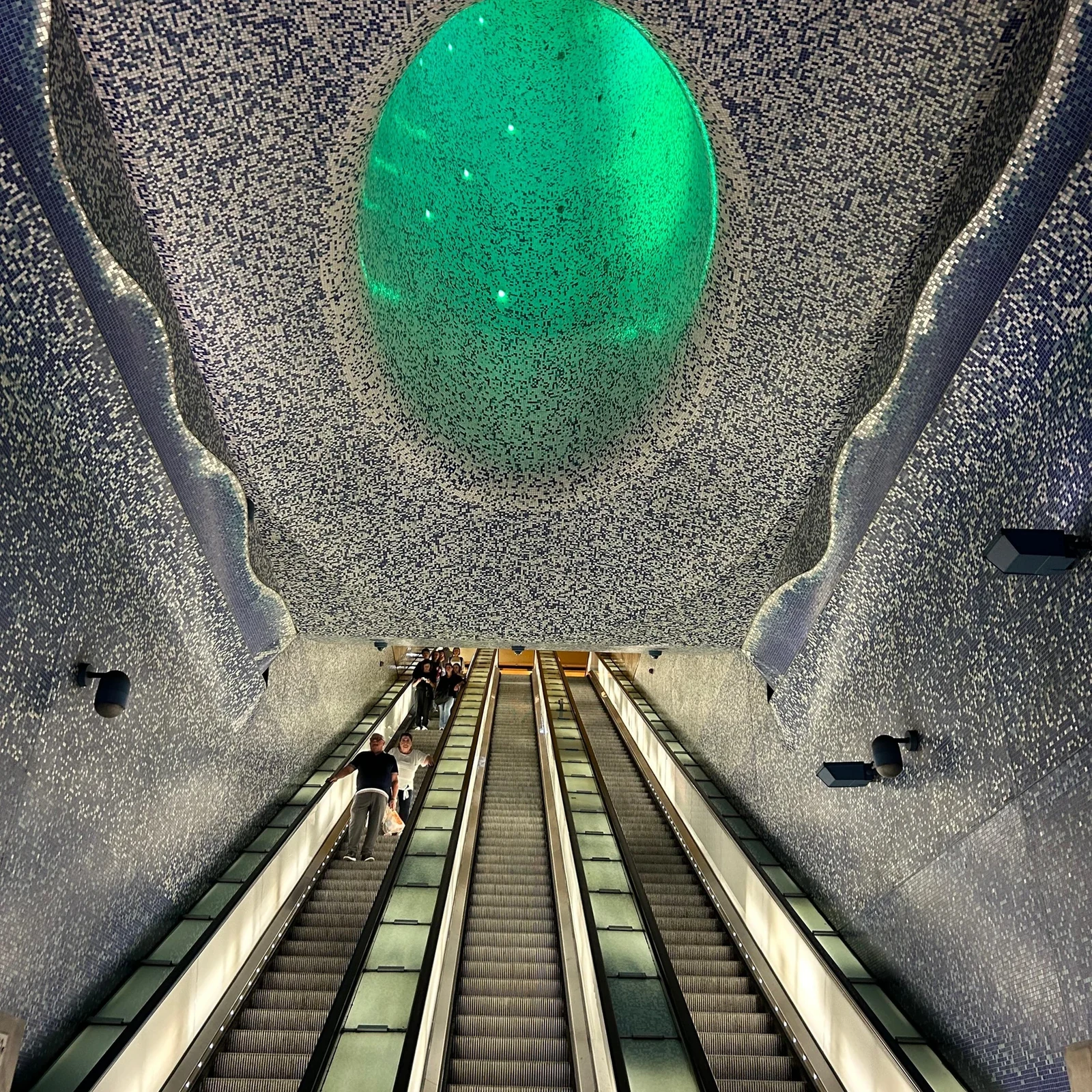 Découvrez Naples entre stations artistiques et places