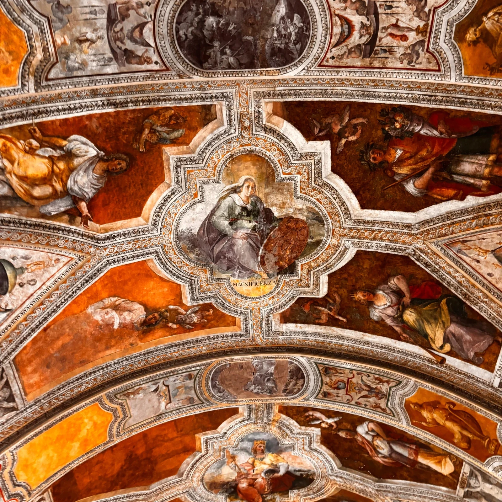 Du cloître de San Lorenzo Maggiore à l’ancienne Neapolis