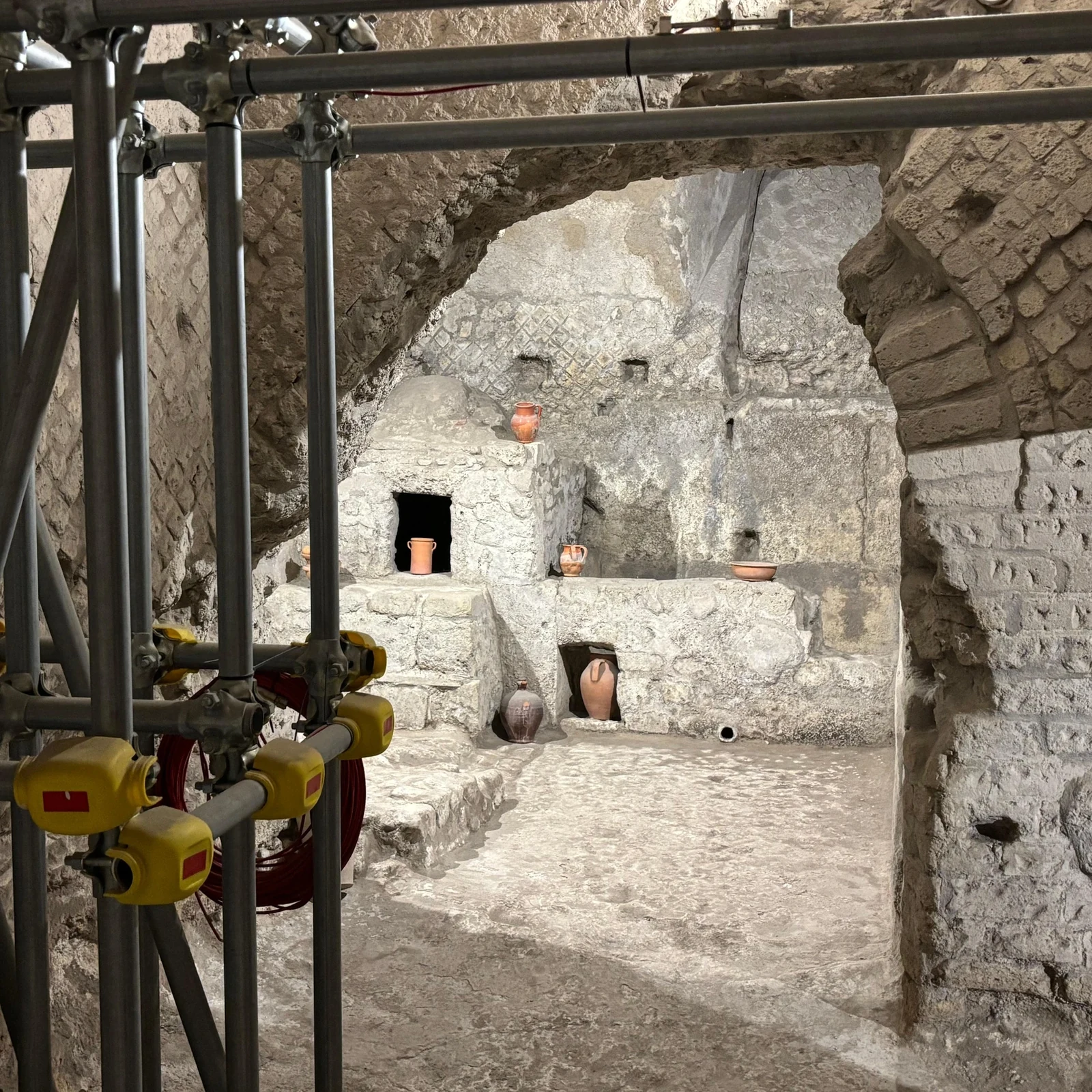 Du cloître de San Lorenzo Maggiore à l’ancienne Neapolis