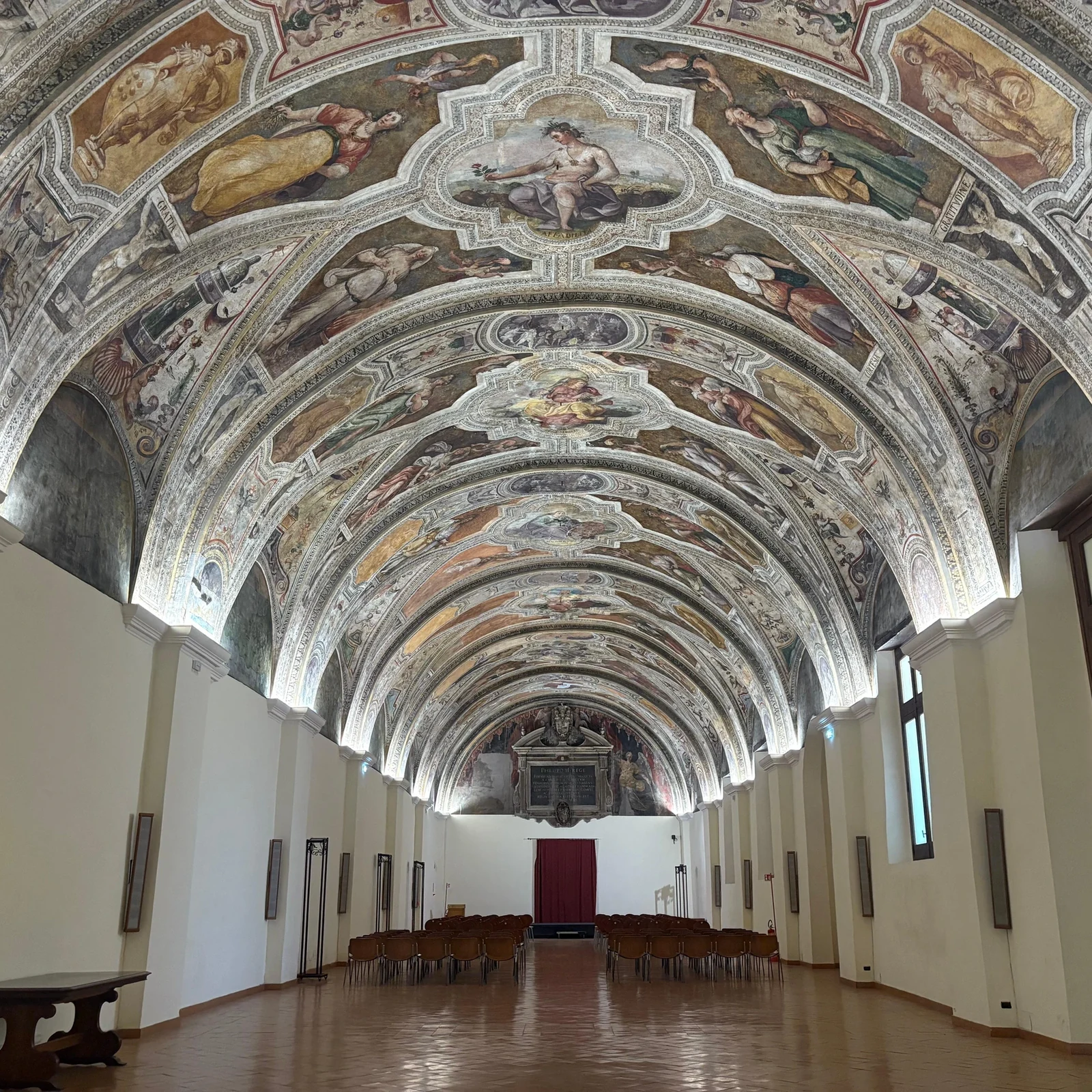 Vom Kreuzgang San Lorenzo Maggiore zum antiken Neapolis