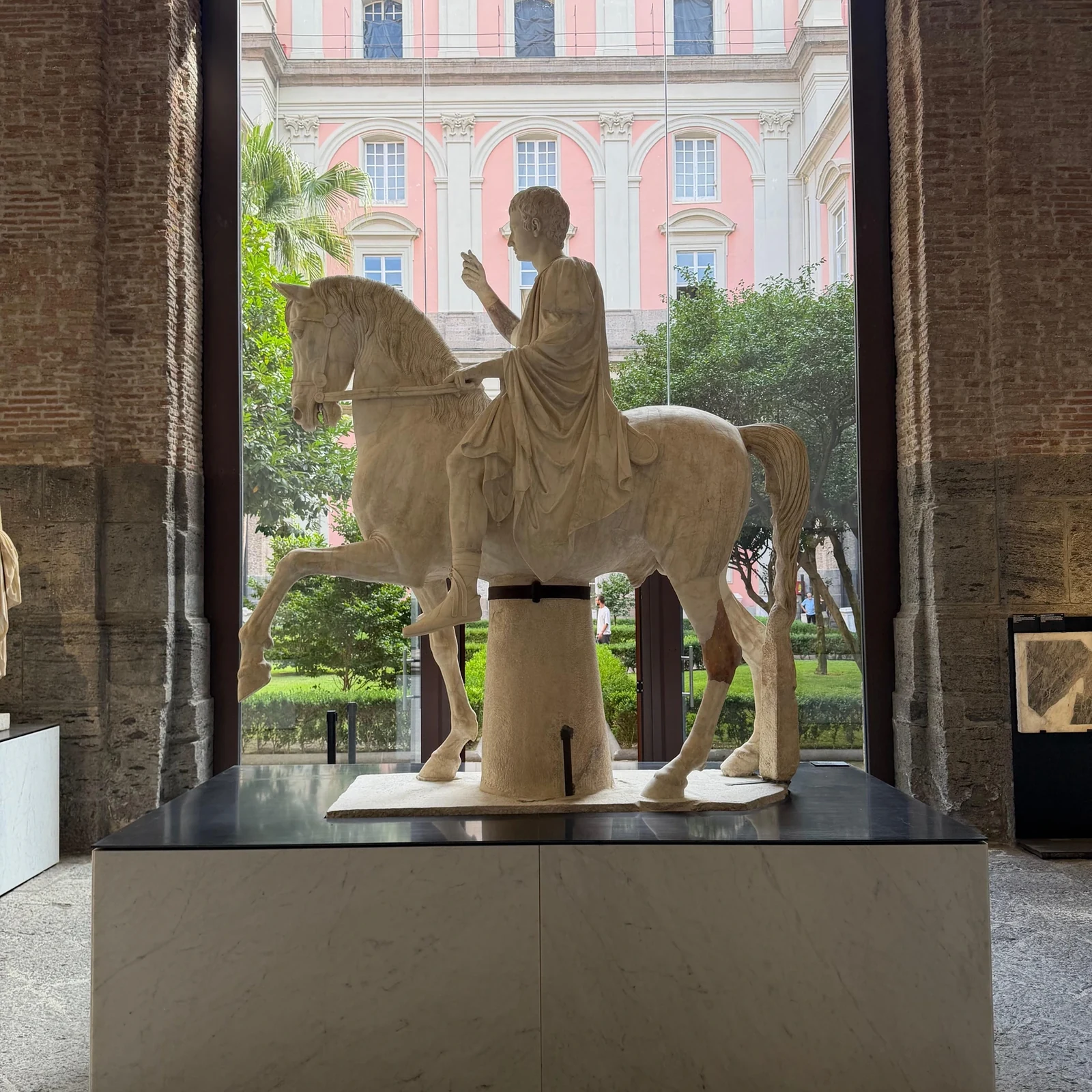 Comprenez les collections de Naples avec un guide archéologue
