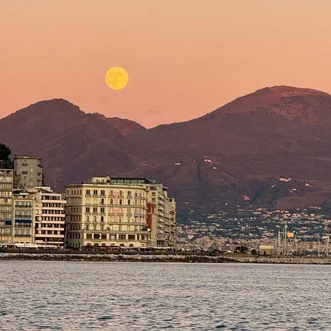 See the coast of Naples from the water