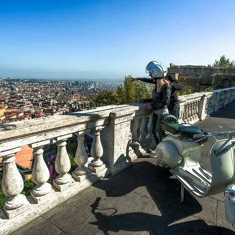 Nápoles en Vespa, entre historia y miradores