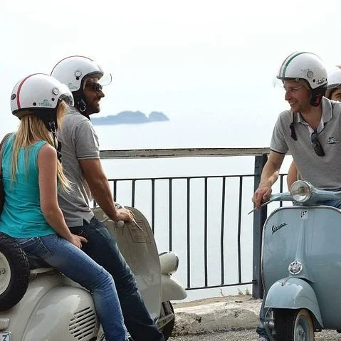 Nápoles en Vespa, entre historia y miradores