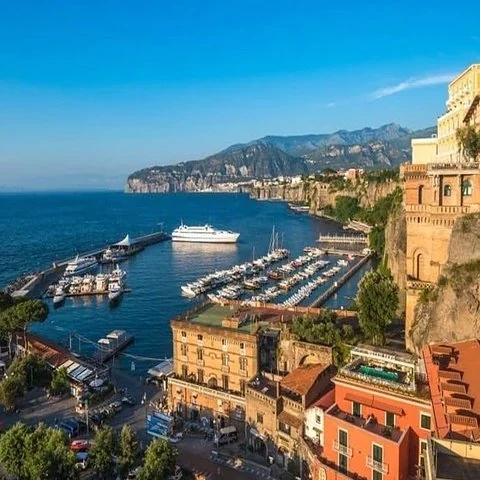 Archéologie et villes côtières au départ du port de Naples