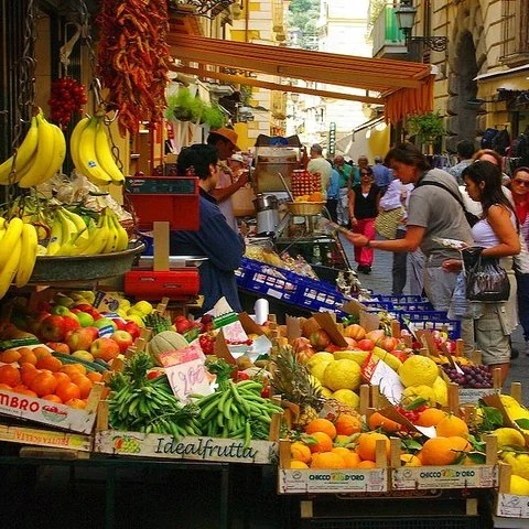Archéologie et villes côtières au départ du port de Naples