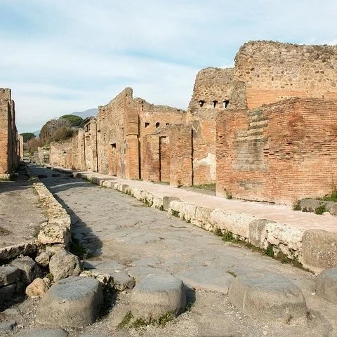 Archéologie et villes côtières au départ du port de Naples