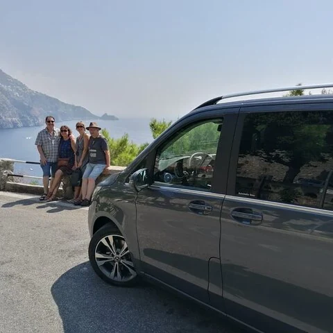 Mit privatem Transport von Neapel zu deiner Unterkunft in Sorrent