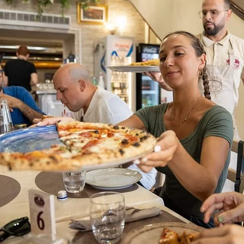 Entdecke Neapel mit Pizza, Getränken und Geschichten
