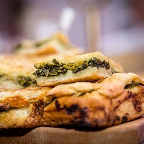 Découvrez Naples entre pizzas, boissons et récits