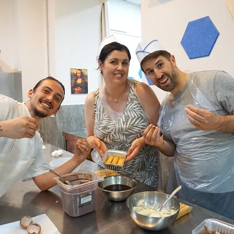 Make your own pizza and tiramisu in Naples