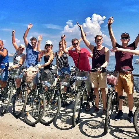 See Naples by bike and stop to understand the city
