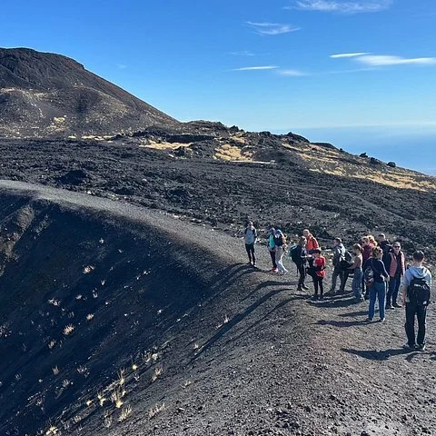 Descubre el Etna entre bosques, lava y cráteres