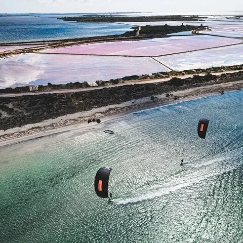 Découvrez les bases du kitesurf à Lo Stagnone