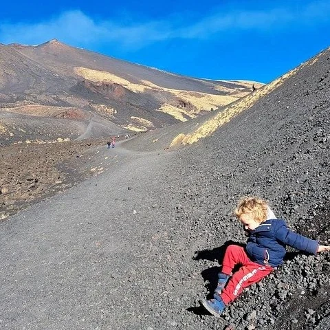 Découvrez l’Etna en famille, des cratères à la lave