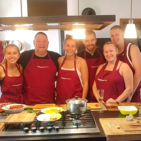 Vom Markt an den Tisch mit einer Familie in Syrakus