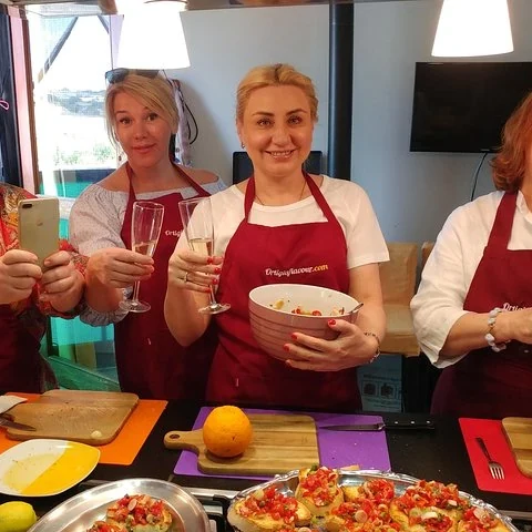 Vom Markt an den Tisch mit einer Familie in Syrakus