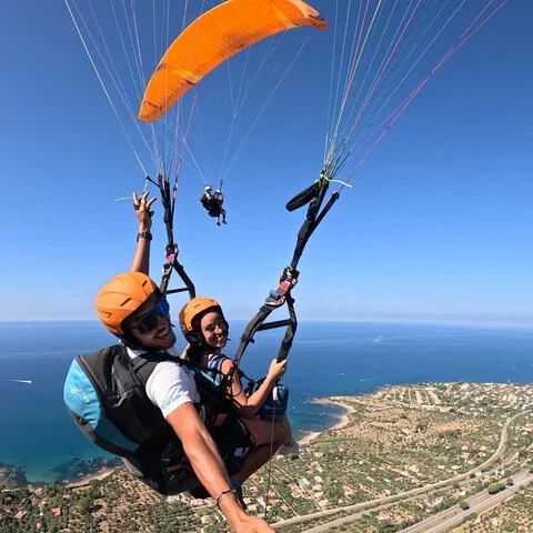 Erlebe die Küste bei Cefalù im Tandem-Paraglider